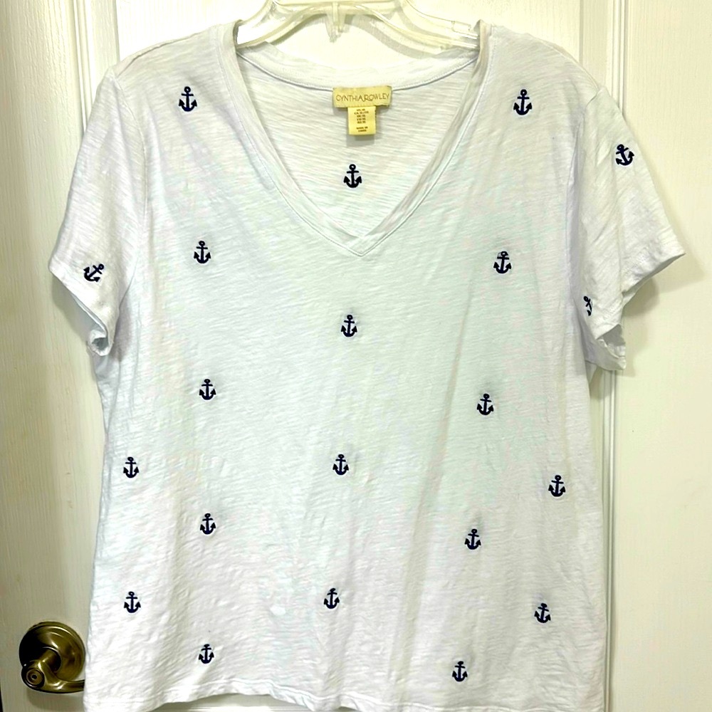 Cynthia Rowley women’s size XL in excellent condition white V-neck short sleeve